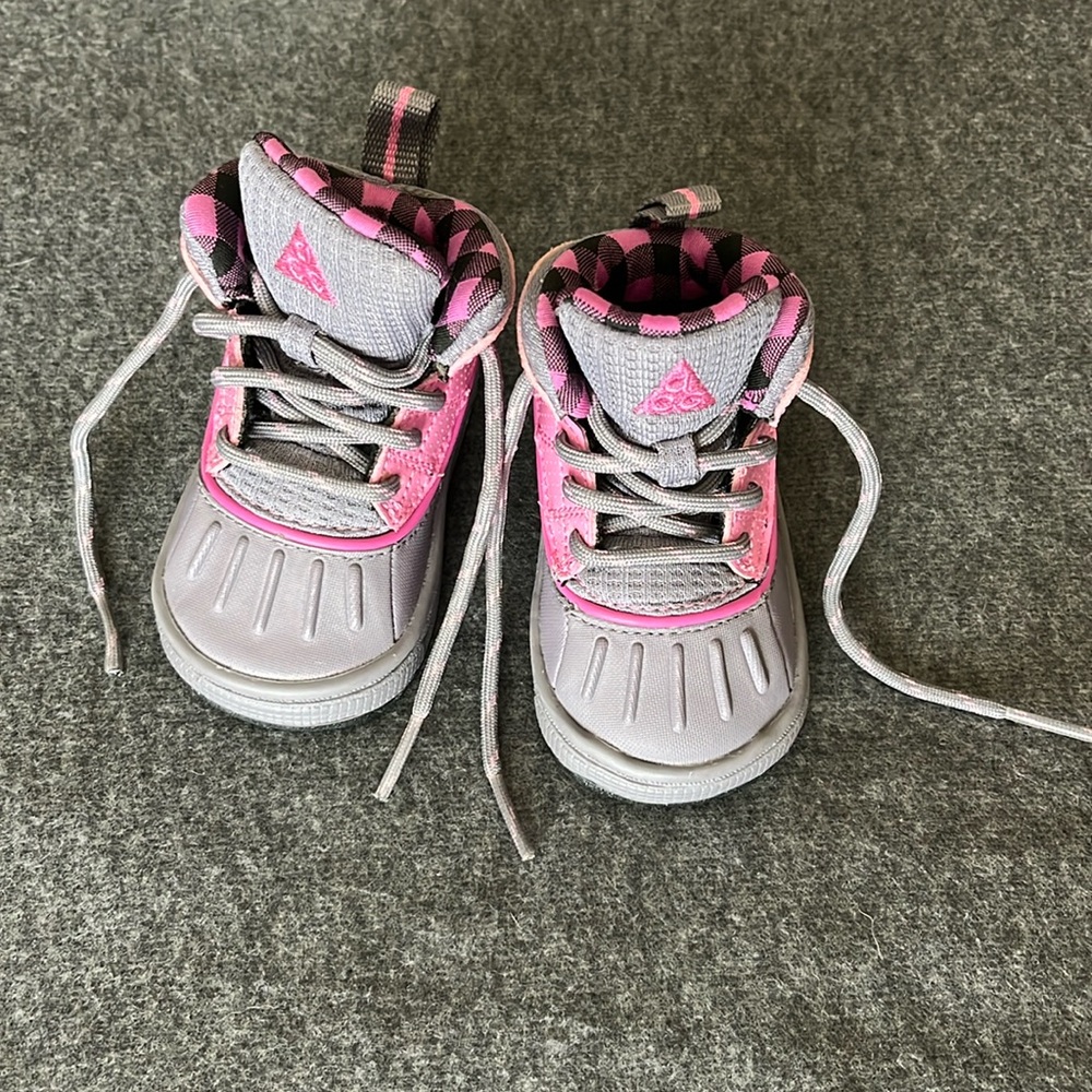 Nike ACG Kids Grey and Pink Rain & Snow Boots